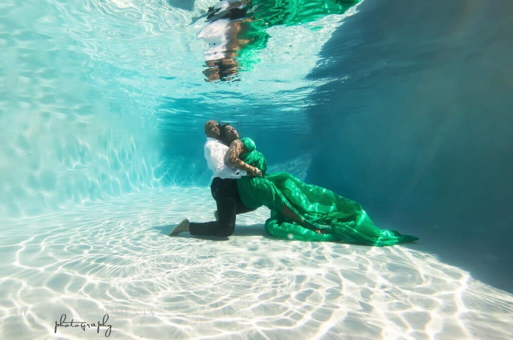 underwater maternity photographer