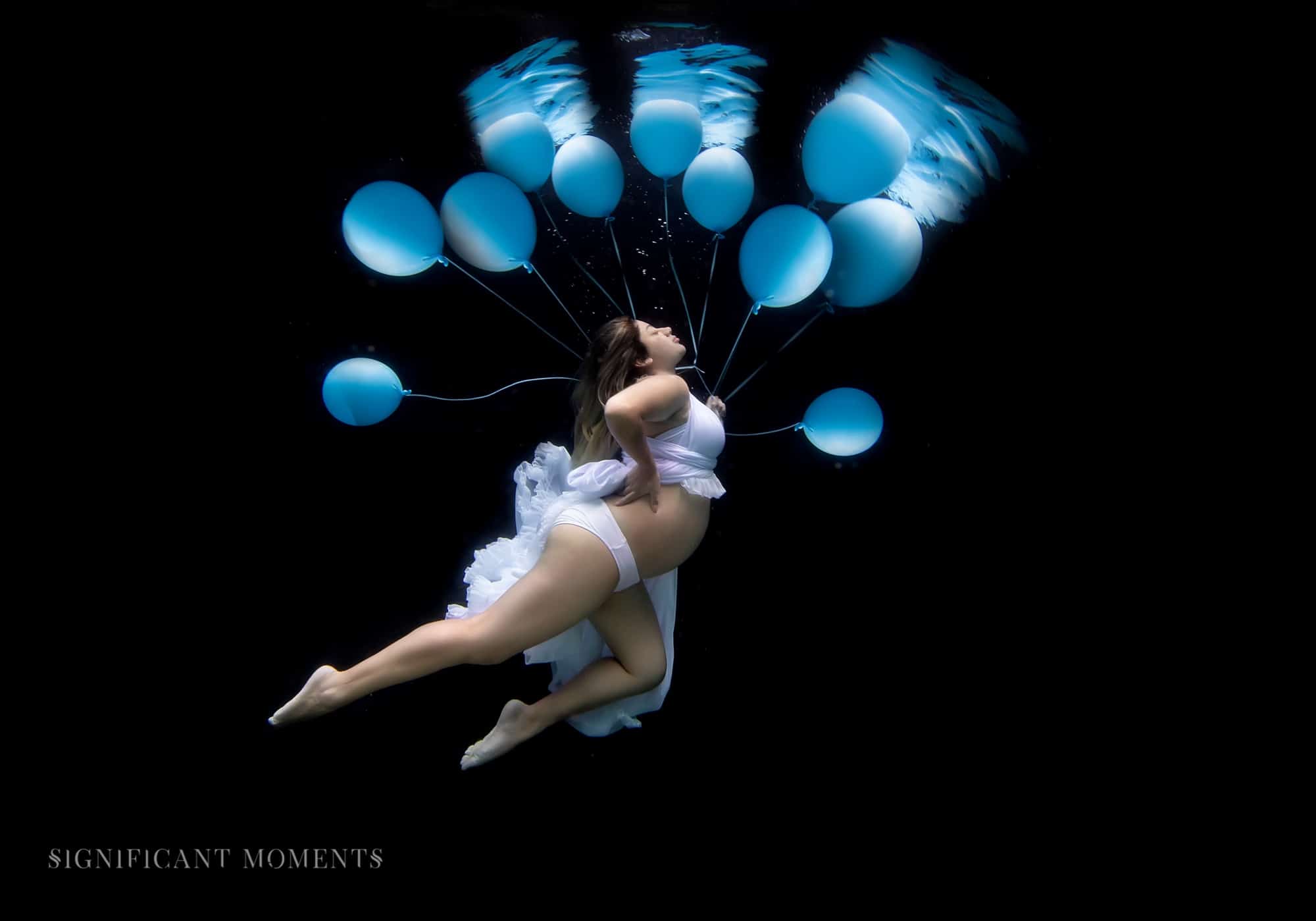 underwater maternity photographer