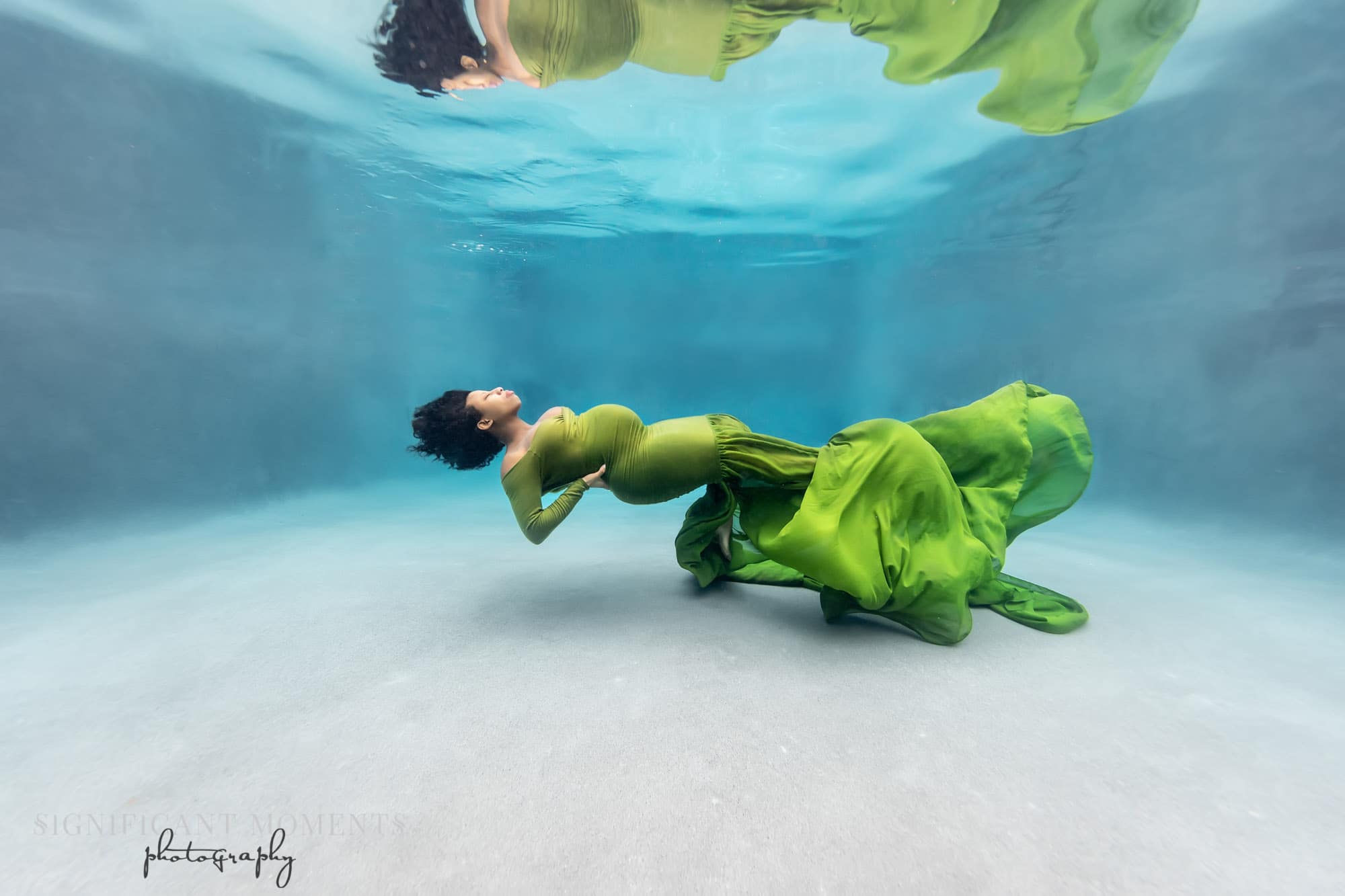 underwater maternity photography
