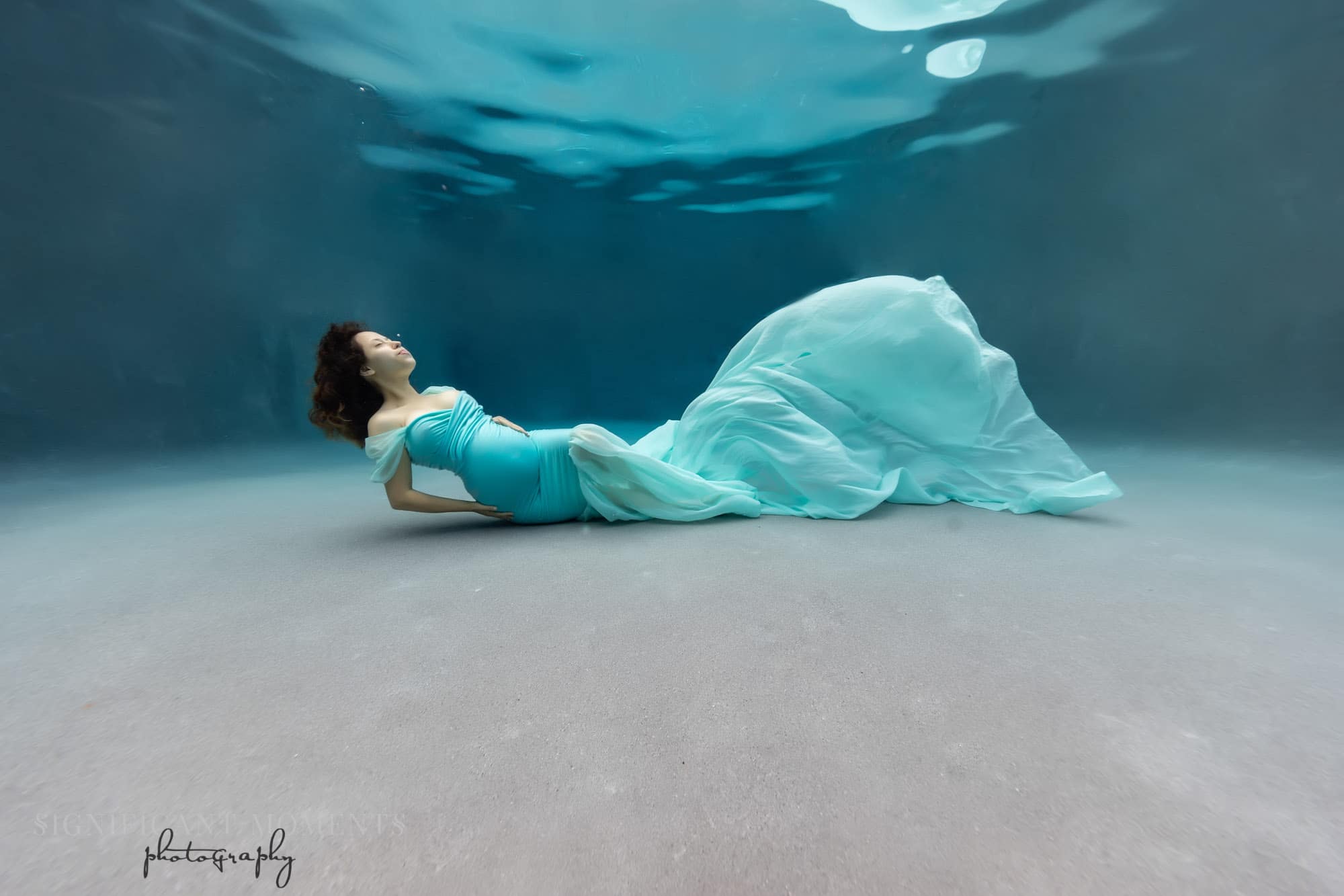 underwater maternity photography